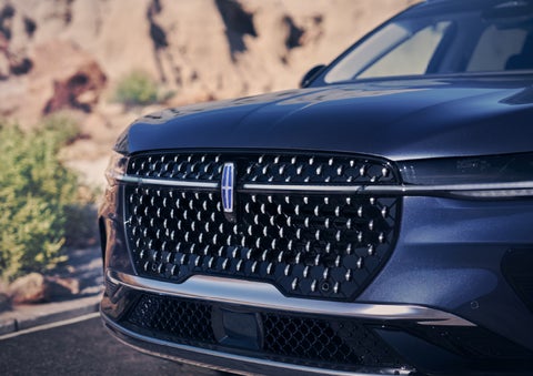 The stylish grille of a 2024 Lincoln Nautilus® SUV sparkles in the sunlight. | Casa Lincoln in El Paso TX