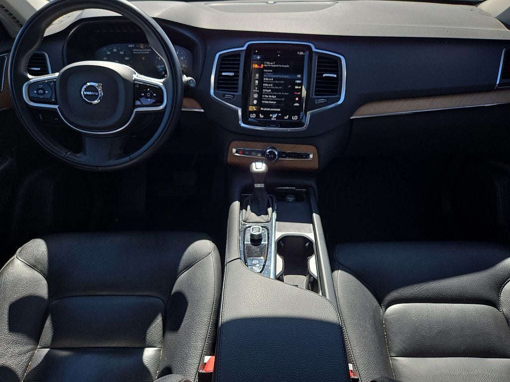 2022 Volvo XC90 T6 Momentum