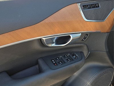 2022 Volvo XC90 T6 Momentum
