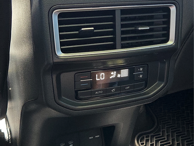 2024 Volkswagen Atlas 2.0T Peak Edition SEL