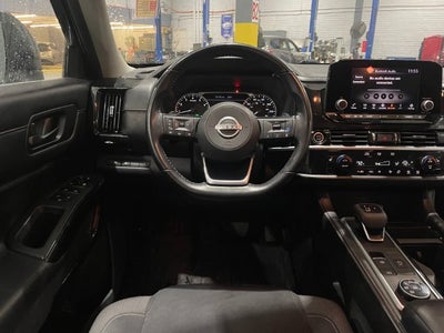 2023 Nissan Pathfinder SV
