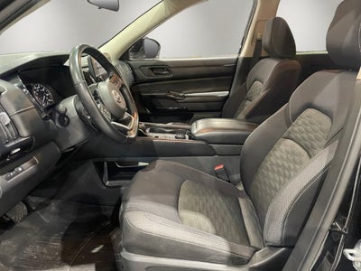 2023 Nissan Pathfinder SV