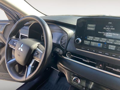 2024 Mitsubishi Outlander Base