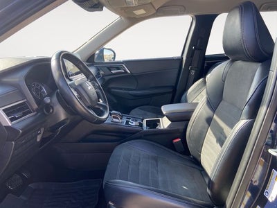 2024 Mitsubishi Outlander Base