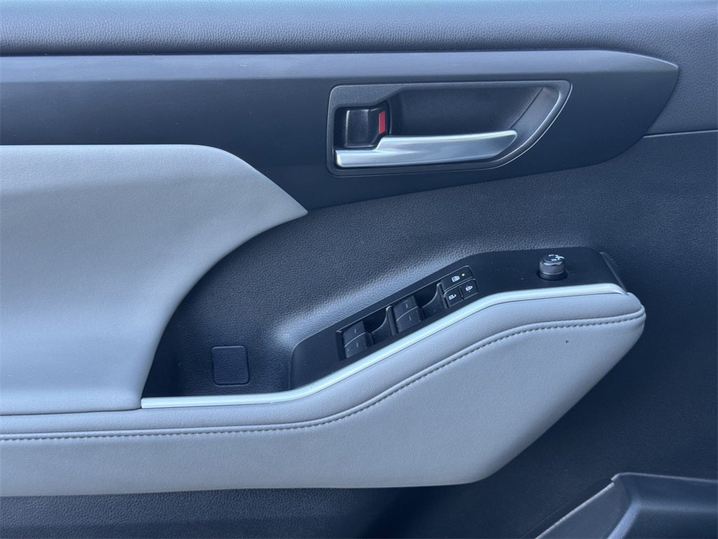 2025 Toyota Highlander XLE