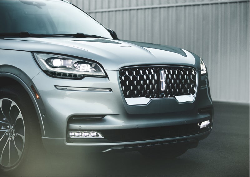 The available adaptive pixel LED headlamps of the 2023 Lincoln Aviator® SUV activated | Casa Lincoln in El Paso TX