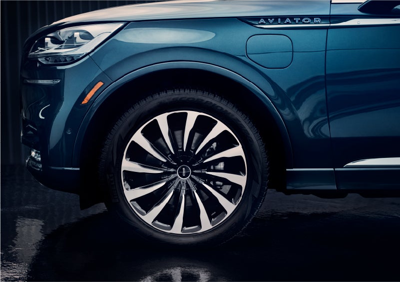 The 2023 Lincoln Aviator® Black Label Grand Touring model with unique 12-spoke wheel | Casa Lincoln in El Paso TX