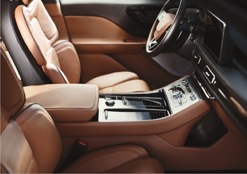 A 2023 Lincoln Aviator® Black Label model is shown in the Flight interior theme | Casa Lincoln in El Paso TX