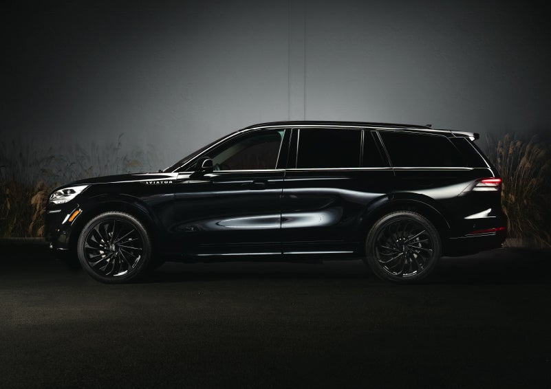 A 2024 Lincoln Aviator® SUV is shown in the Infinite Black exterior color | Casa Lincoln in El Paso TX