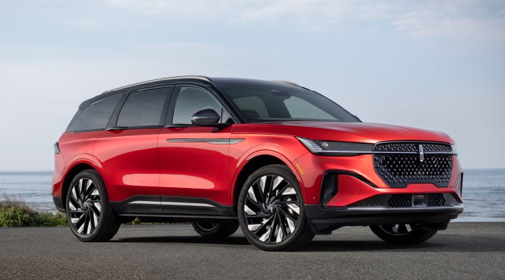 A 2024 Lincoln Nautilus® Reserve model is shown with the stylish available Jet Appearance Package. | Casa Lincoln in El Paso TX