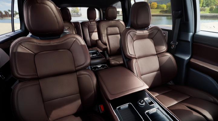 The cabin of the 2025 Lincoln Aviator® SUV is shown with black and brown accents. | Casa Lincoln in El Paso TX