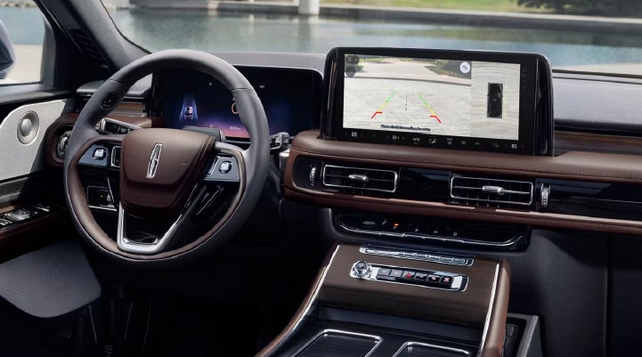 The backup camera of the 2027 Lincoln Aviator® SUV is displayed on screen. | Casa Lincoln in El Paso TX