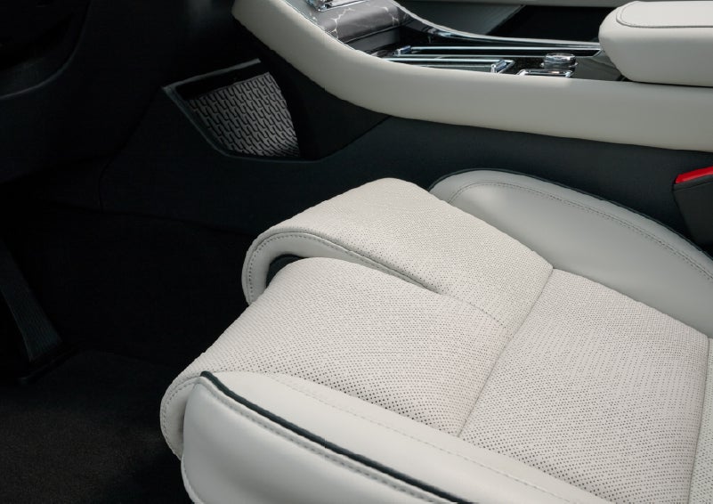 The front passenger Perfect Position seat is shown with the thigh extender adjusted.| Casa Lincoln in El Paso TX